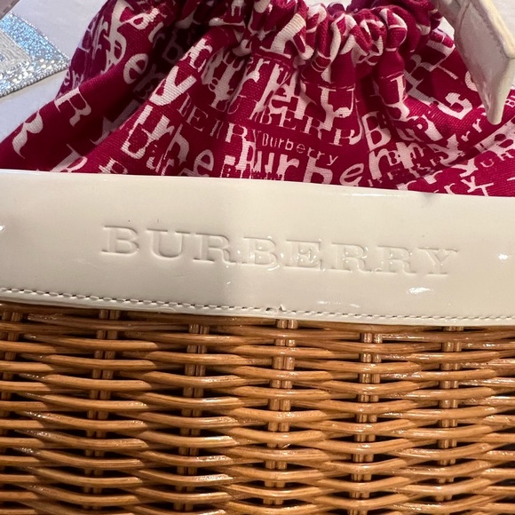 🤎🤍Burberry Wicker Bag🤍🤎 - Picture 3 of 13